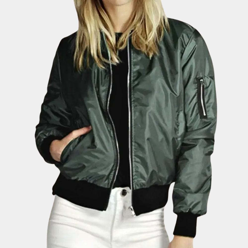 Elegante en lichtgewicht dames zomerjas in verschillende kleuren, veelzijdig te combineren voor elke gelegenheid.