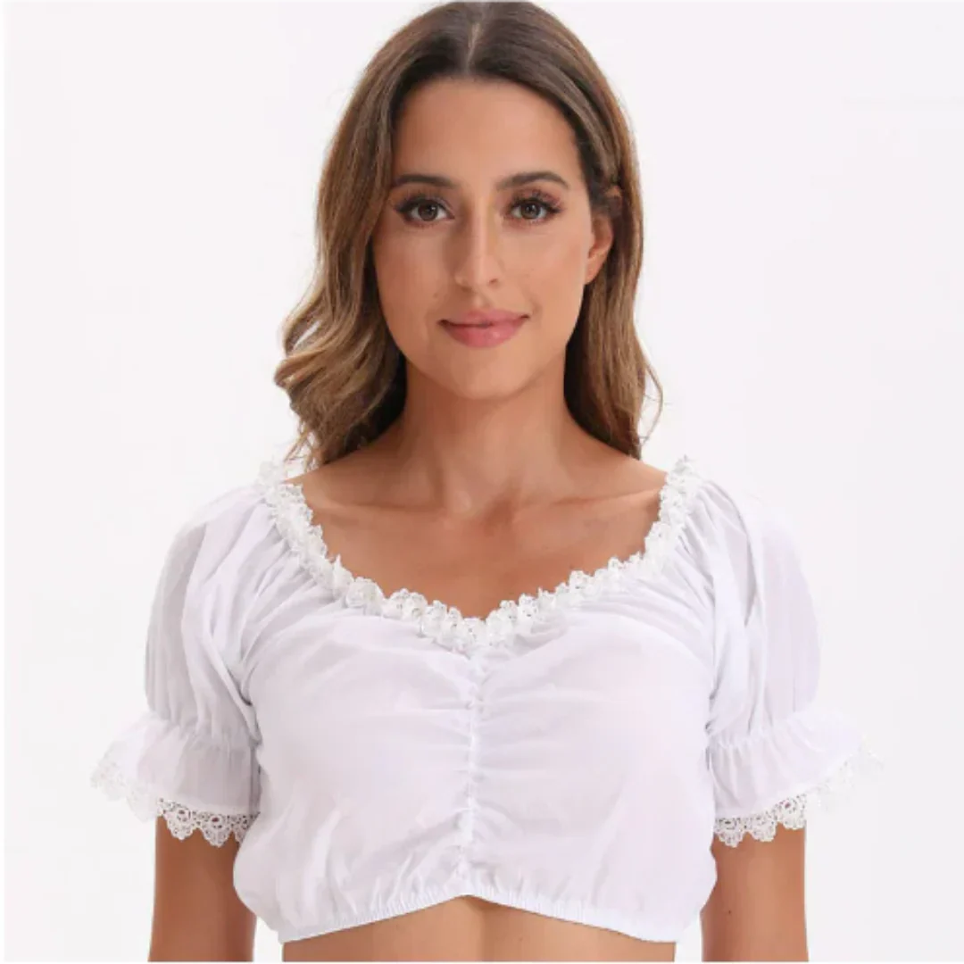 Elegante witte dirndlblouse met ruches, korte mouwen, perfecte pasvorm, geeft traditionele outfits een vrouwelijke gratie.