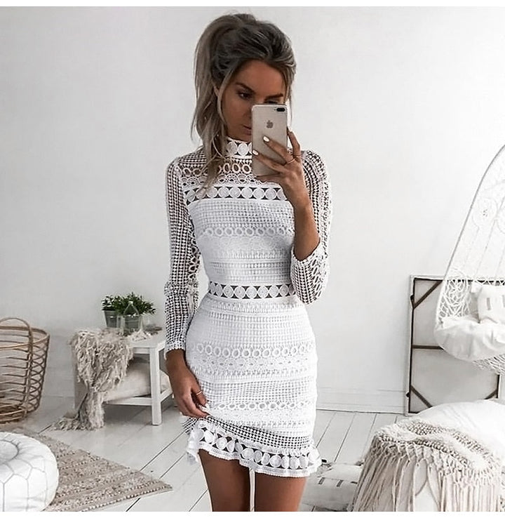 Vloeiende witte bohemian maxi jurk voor dames, ideaal als zomerjurk, strandjurk of casual feestjurk.