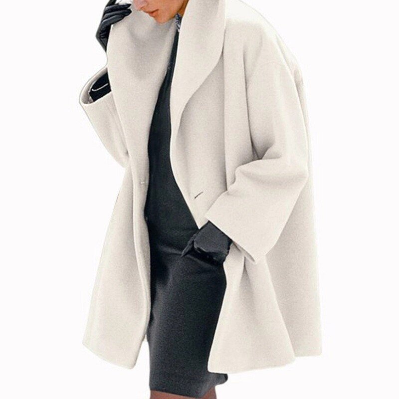 Warme wollen dames winterjas Mila. Heerlijke mantel met brede kraag voor stijl en comfort.