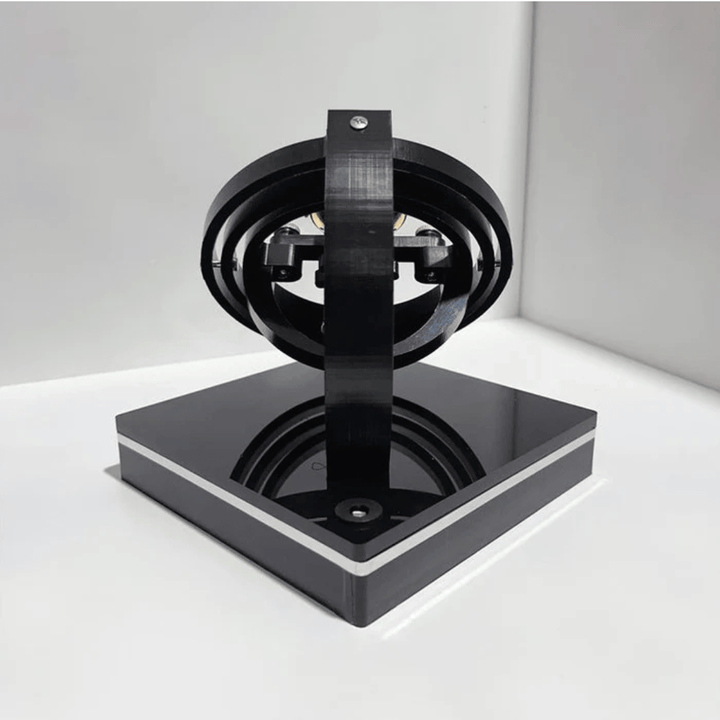 Elegante automatische horlogebeweger met een verfijnd design, ideaal voor luxe horloges in een modern interieur, ruimtebesparend en stil.