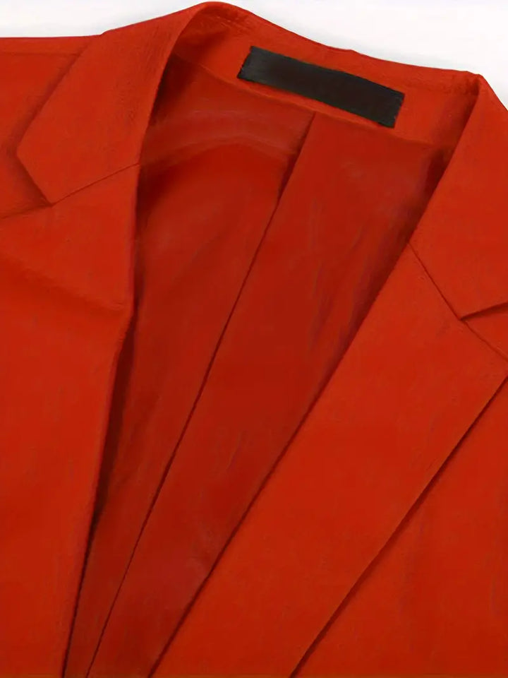 Elegant blauw herenkostuum met zakelijke blazer en broek, ideaal voor formele gelegenheden en moderne heren.