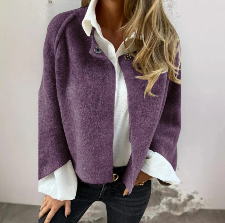 Stijlvolle dames kasjmier trui in beige, luxueus en warm, met rondhals design, ideaal voor elegante gelegenheden.