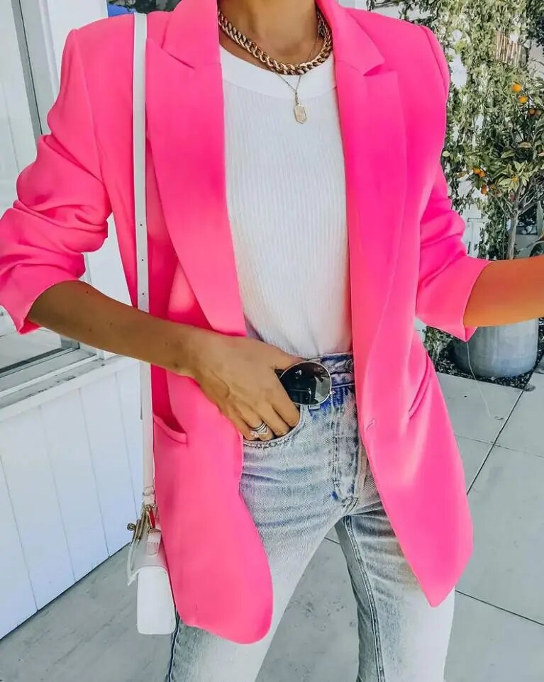 Elegante damesblazer voor kantoor, slanke pasvorm, hoge kwaliteit, in roze. Ideaal voor moderne professionaliteit.