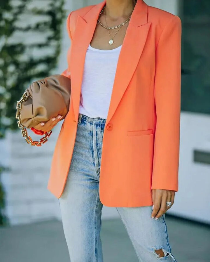 Elegante damesblazer voor kantoor, slanke pasvorm, hoge kwaliteit, in roze. Ideaal voor moderne professionaliteit.