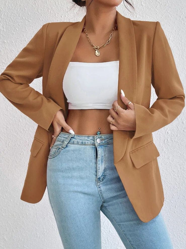 Elegante damesblazer met reverskraag, knoopsluiting in diverse kleuren. Ideaal voor zowel formele als informele gelegenheden.