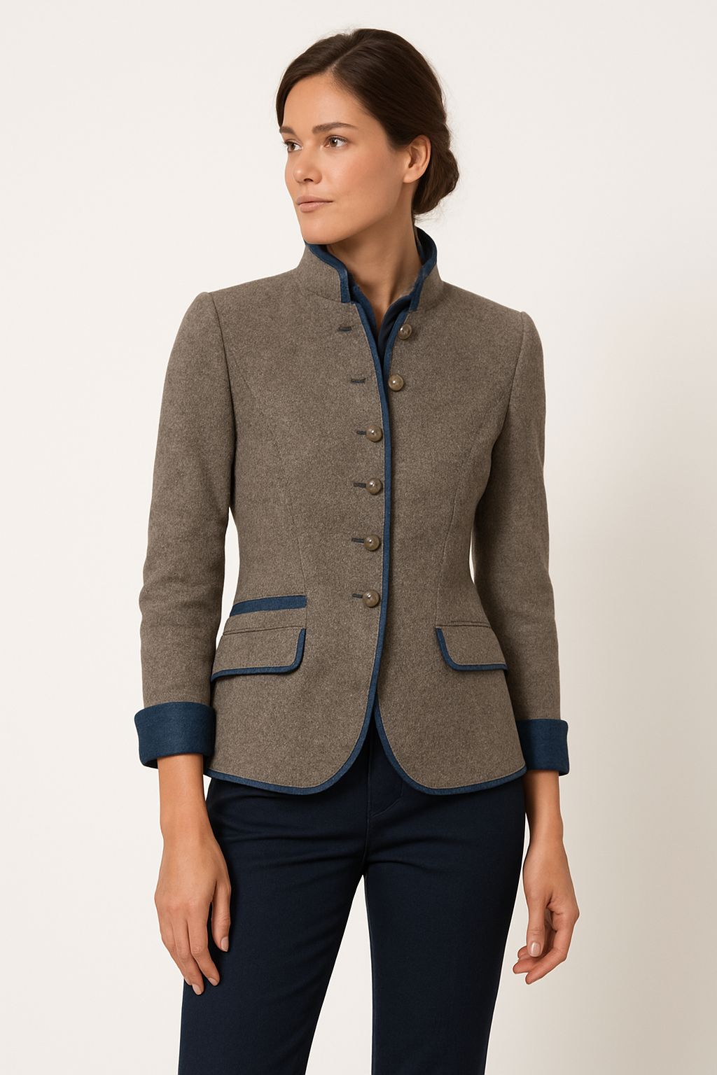 Elegante damesblazer met opstaande kraag, getailleerde pasvorm, tijdloze stijl, ideaal voor modieuze outfits.