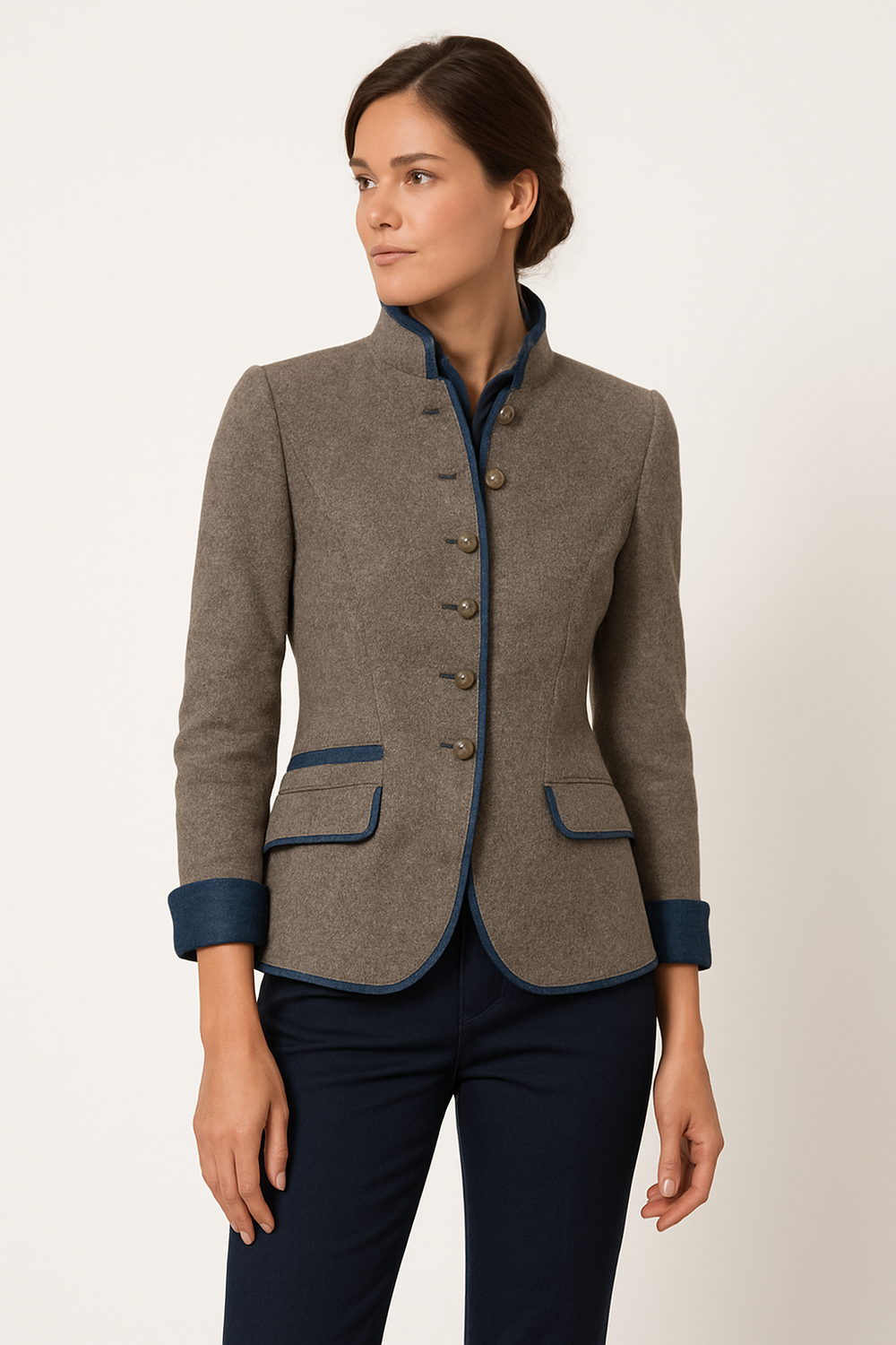 Elegante damesblazer met opstaande kraag, getailleerde pasvorm, tijdloze stijl, ideaal voor modieuze outfits.