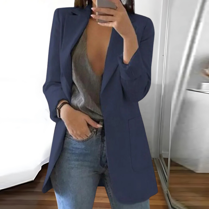 Elegante damesblazer met flatterende pasvorm, ideaal voor werk of avondkleding, in een stijlvol en veelzijdig ontwerp.