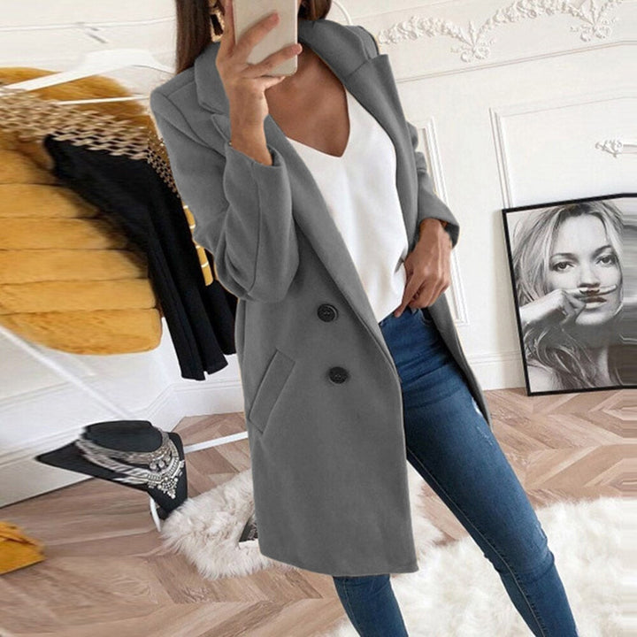 Verfijnde damesjas met omgeslagen kraag en zakken, creëer een elegante look voor elke dag.