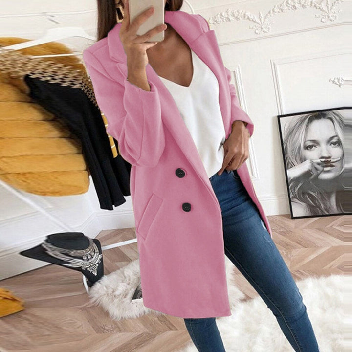 Trendy damesjas met omgeslagen kraag en zakken, de ideale aanvulling op diverse outfits.
