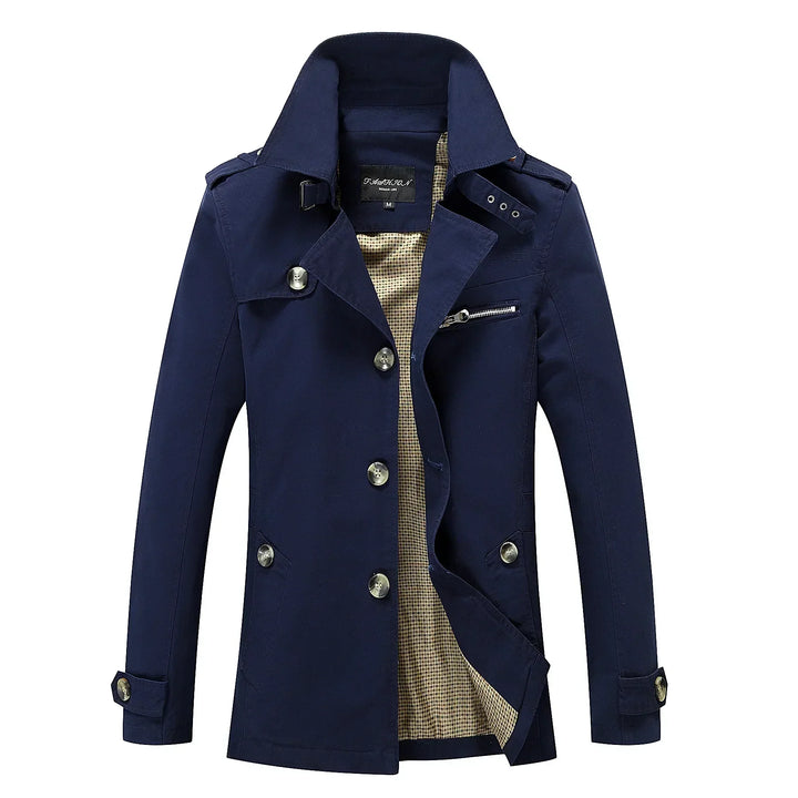 Heren Trenchcoat in beige, lange getailleerde silhouet, ideaal voor de herfst, veelzijdig ontwerp voor elke gelegenheid.