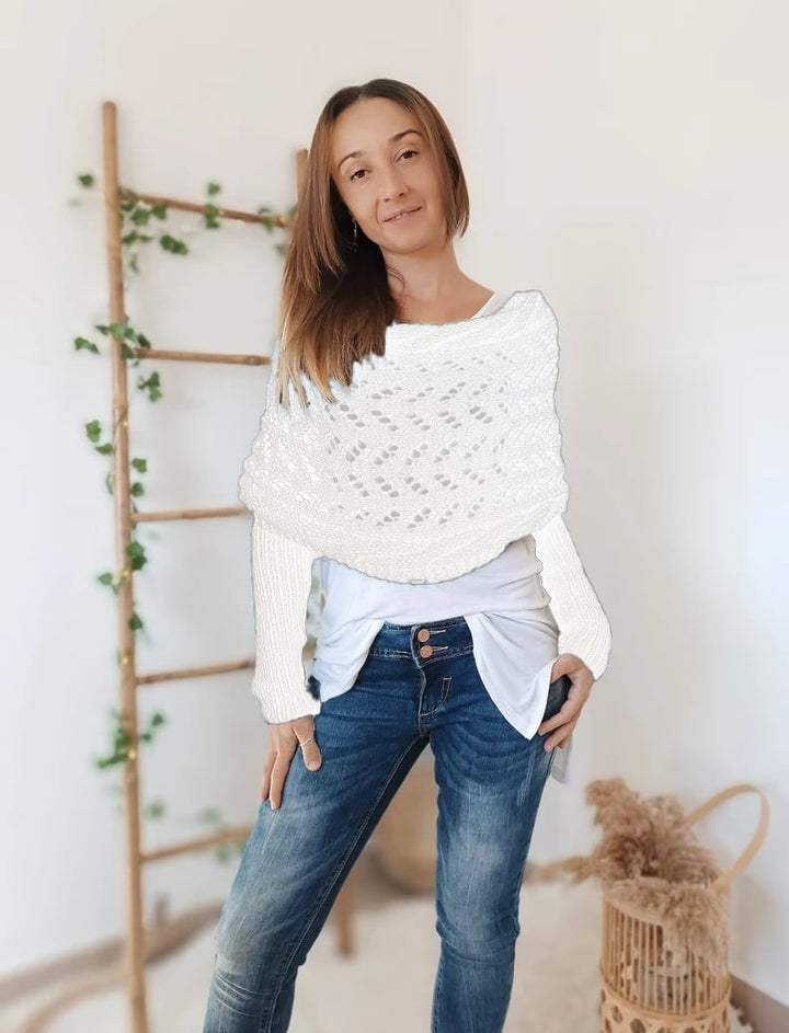 Heidi-Mode gebreide sjaal in donkerblauw, vrouw draagt sjaal