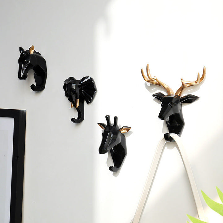 Elegante wandhaak met dierenkop, hars, handgesneden en decoratief, in Zwart, Blauw of Multicolor voor huisdecoratie.