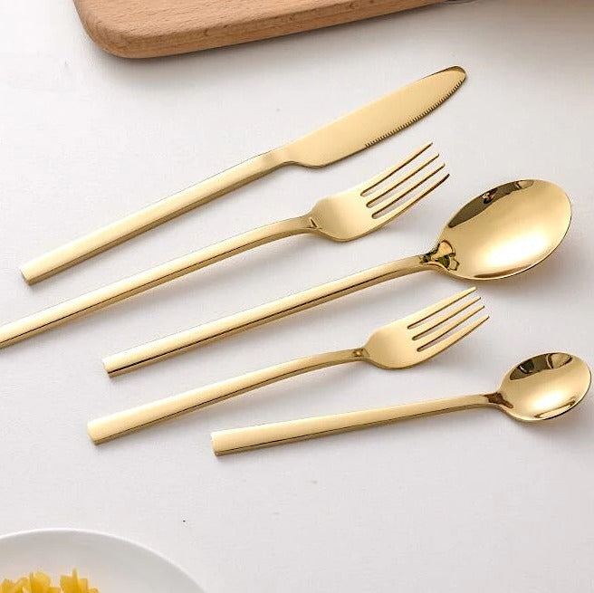 Elegant 30-delig bestekset, modern design, glad roestvrijstalen oppervlak, verkrijgbaar in goud, zwart, zilver en rosé goud.