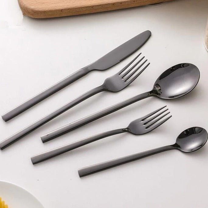 Elegant 30-delig bestekset, modern design, glad roestvrijstalen oppervlak, verkrijgbaar in goud, zwart, zilver en rosé goud.