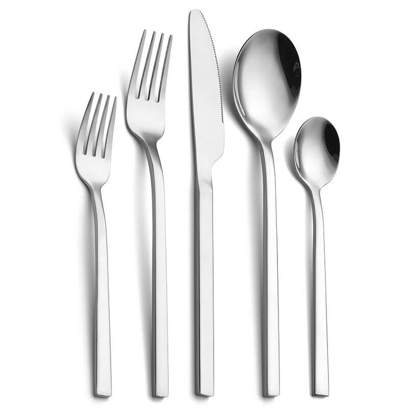 Elegant 30-delig bestekset, modern design, glad roestvrijstalen oppervlak, verkrijgbaar in goud, zwart, zilver en rosé goud.
