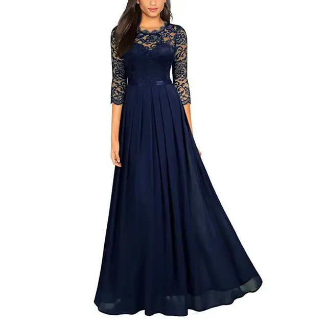 Elegante robijnrode lange avondjurk met verfijnde details, ideaal voor ceremonies en speciale gelegenheden.