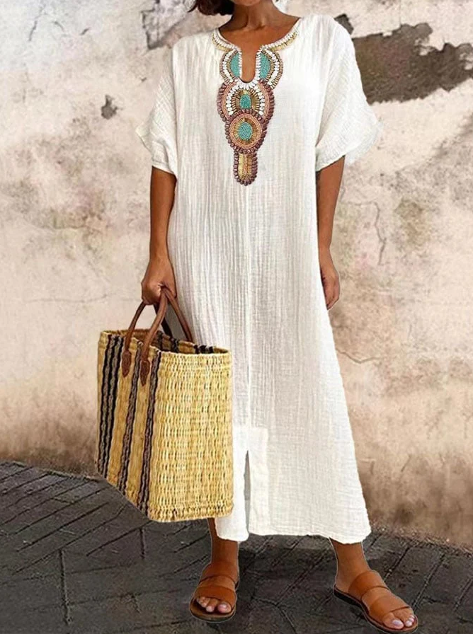 Elegante Arioso zomer kaftan jurk in boho design met etnisch patroon, luchtige snit, verkrijgbaar in blauw, grijs, roze, wit.