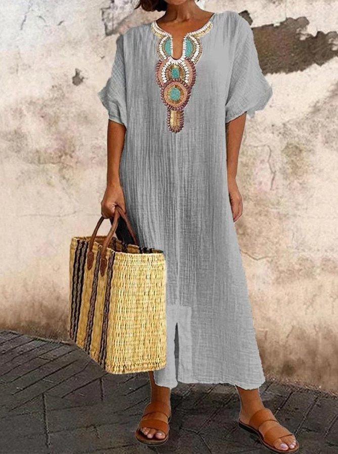 Elegante Arioso zomer kaftan jurk in boho design met etnisch patroon, luchtige snit, verkrijgbaar in blauw, grijs, roze, wit.