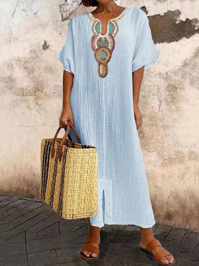 Elegante Arioso zomer kaftan jurk in boho design met etnisch patroon, luchtige snit, verkrijgbaar in blauw, grijs, roze, wit.