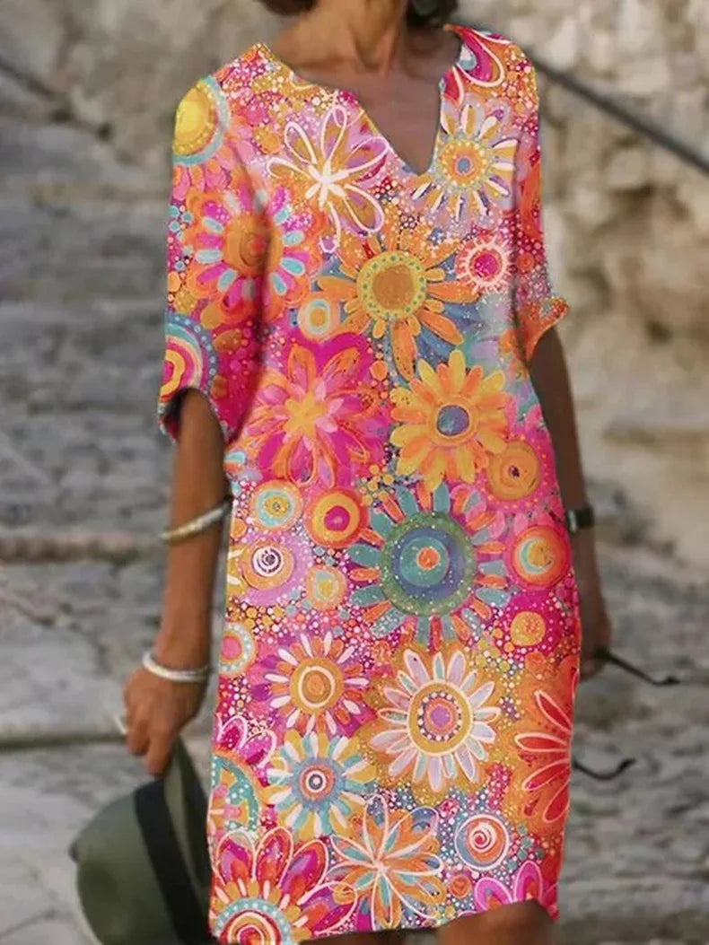 Dames bloemenjurk met V-hals en elegant bloemenpatroon, ideaal voor modebewuste vrouwen en diverse gelegenheden.