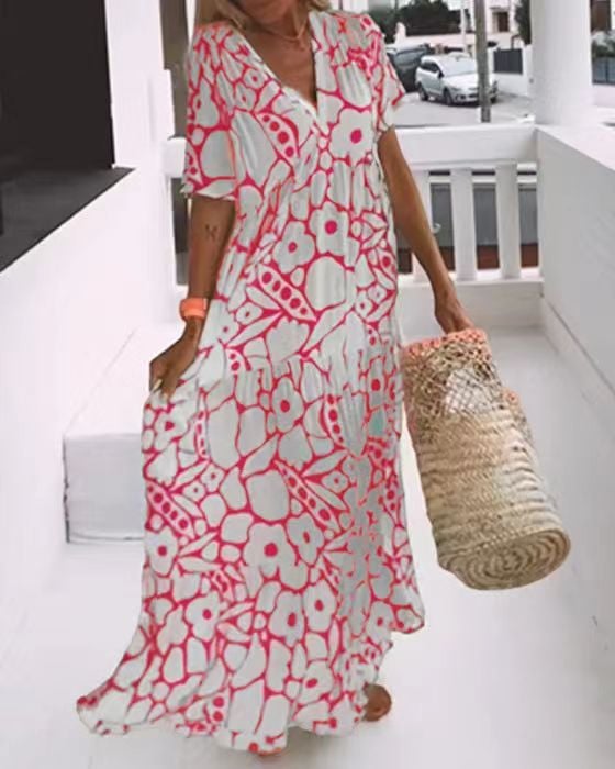 Elegant dames bloemenjurk met een levendig bloemenpatroon en een vloeiend silhouet, perfect voor zomerse gelegenheden.