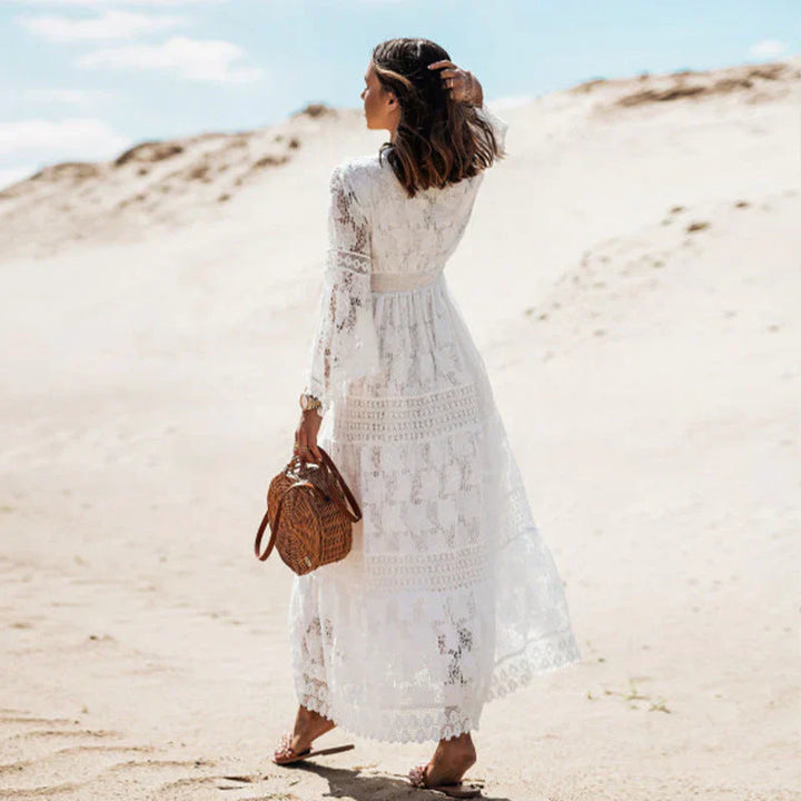 Elegante Boho Jurk met lange mouwen in Beige en Wit, vloeiend silhouet, ideaal voor alle gelegenheden en weersomstandigheden.