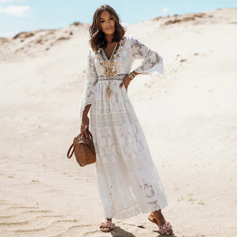 Elegante Boho Jurk met lange mouwen in Beige en Wit, vloeiend silhouet, ideaal voor alle gelegenheden en weersomstandigheden.