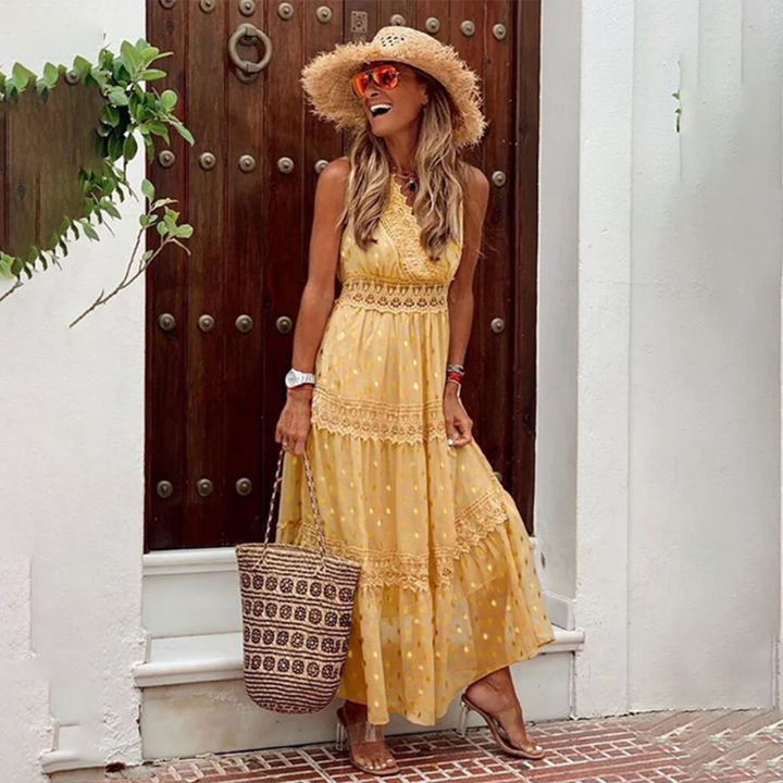 Elegante boho zomerjurk Nova in blauw, met een soepel vallend ontwerp, perfect voor de zomer.