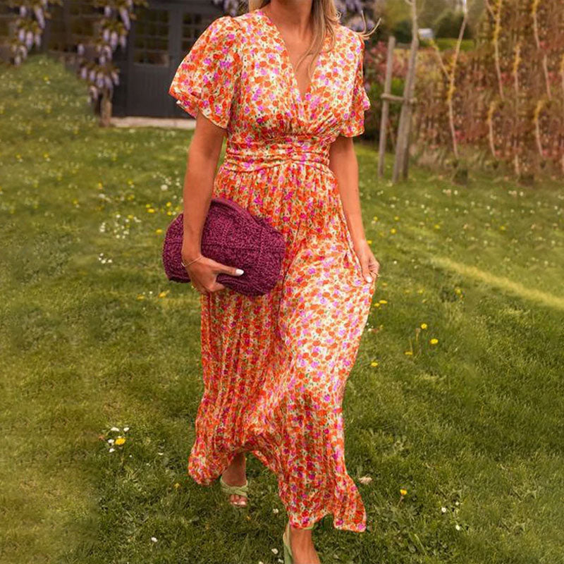 Elegante Charlotte zomerjurk met V-hals en getailleerd design, vrouwelijke pasvorm, ademende katoenen stof.