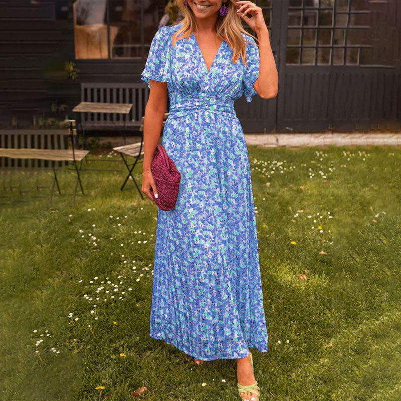 Elegante Charlotte zomerjurk met V-hals en getailleerd design, vrouwelijke pasvorm, ademende katoenen stof.