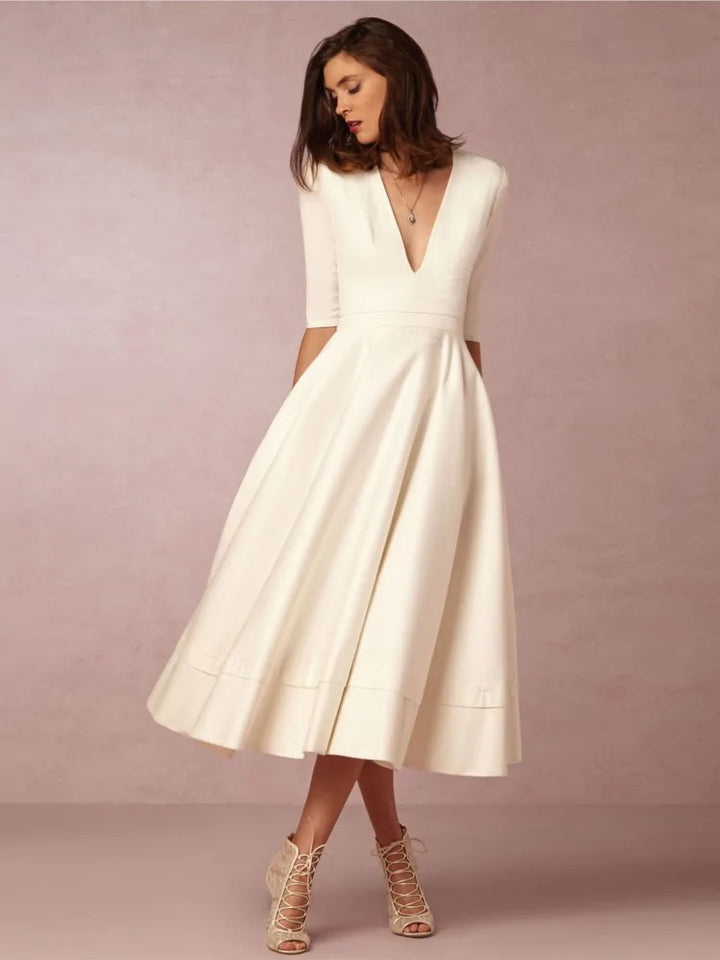 Elegante dames midi-avondjurk, klassiek silhouet, luxueuze stof, perfect voor formele gelegenheden.