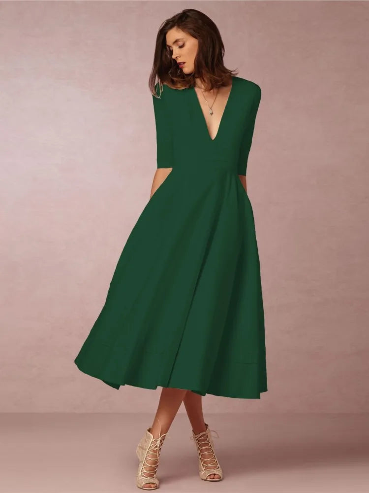 Elegante dames midi-avondjurk, klassiek silhouet, luxueuze stof, perfect voor formele gelegenheden.