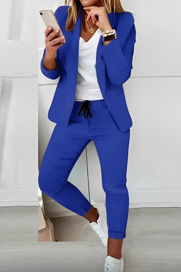 Elegant damespak in verschillende kleuren, perfect gesneden voor maximaal comfort en een stijlvolle uitstraling.
