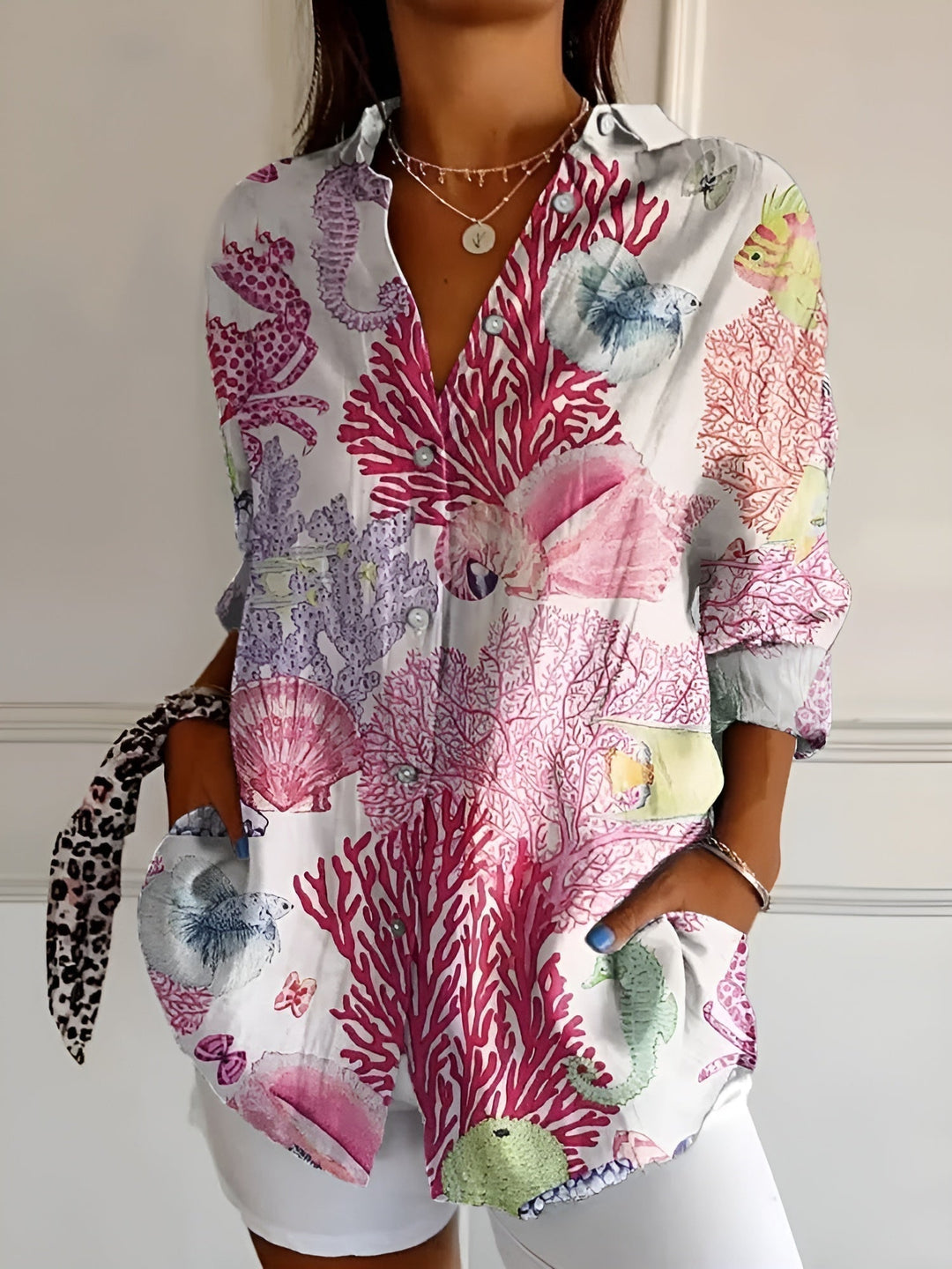 Elegante dames button-down blouse, licht, ademend, figuur benadrukkend, voor een stijlvolle en comfortabele look.