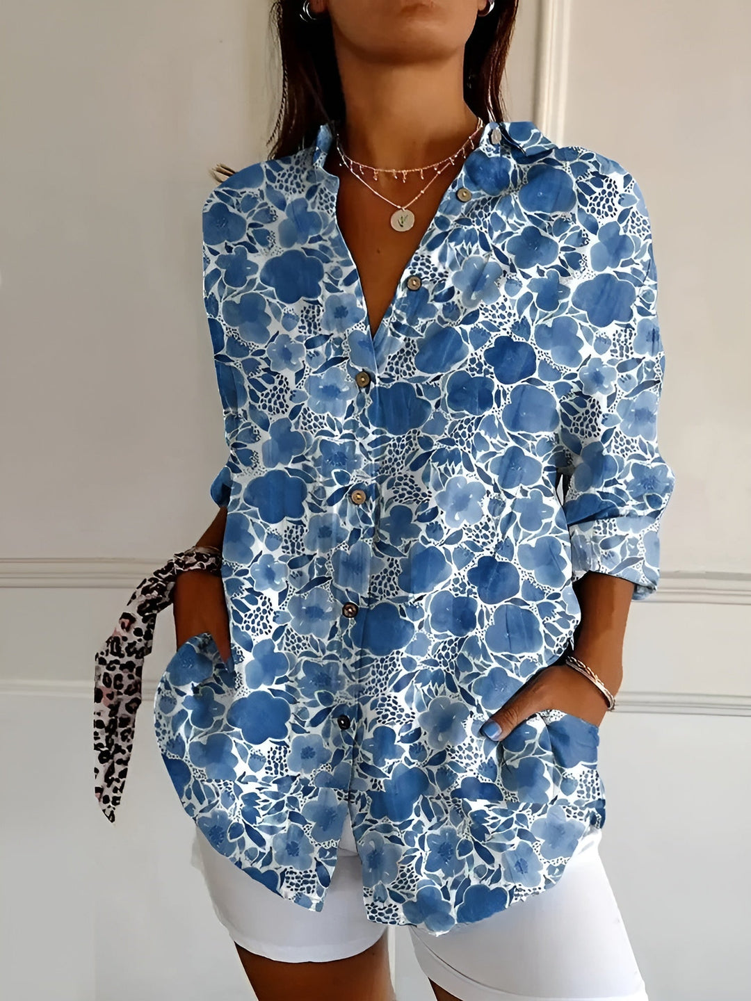 Elegante dames button-down blouse, licht, ademend, figuur benadrukkend, voor een stijlvolle en comfortabele look.
