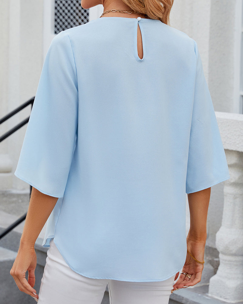 Elegant dames top met halflange mouwen, V-hals, losse pasvorm, geschikt voor werk en vrije tijd in een stijlvol design.