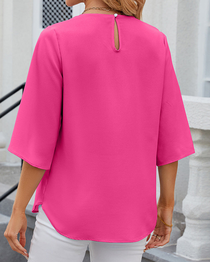 Elegant dames top met halflange mouwen, V-hals, losse pasvorm, geschikt voor werk en vrije tijd in een stijlvol design.