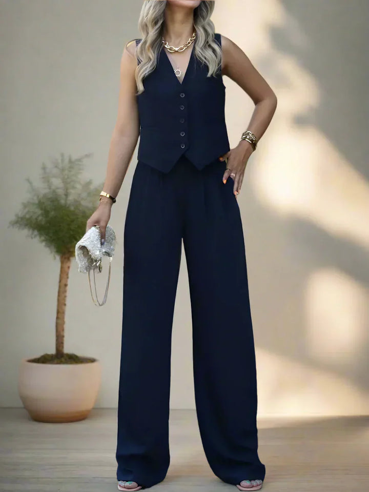 Elegant dames pantalonpak set met V-hals, wijde pijpen en vrouwelijke details, ideaal voor kantoor en feestelijke gelegenheden.