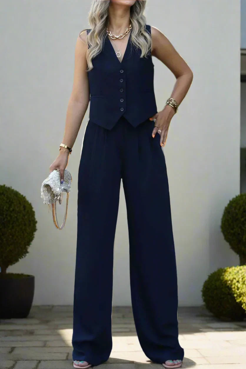 Elegant dames pantalonpak set met V-hals, wijde pijpen en vrouwelijke details, ideaal voor kantoor en feestelijke gelegenheden.