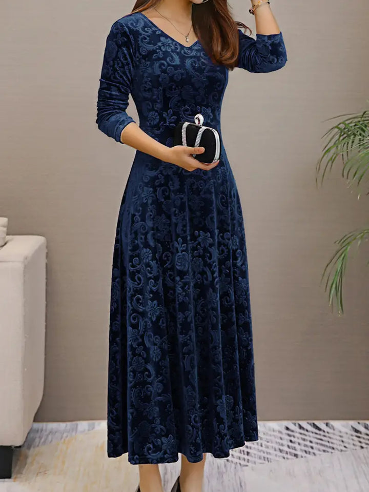 Elegante damesjurk in donkerrood, blauw, groen, paars met een modern silhouet en zachte stof voor comfort en stijl, rugaanzicht.