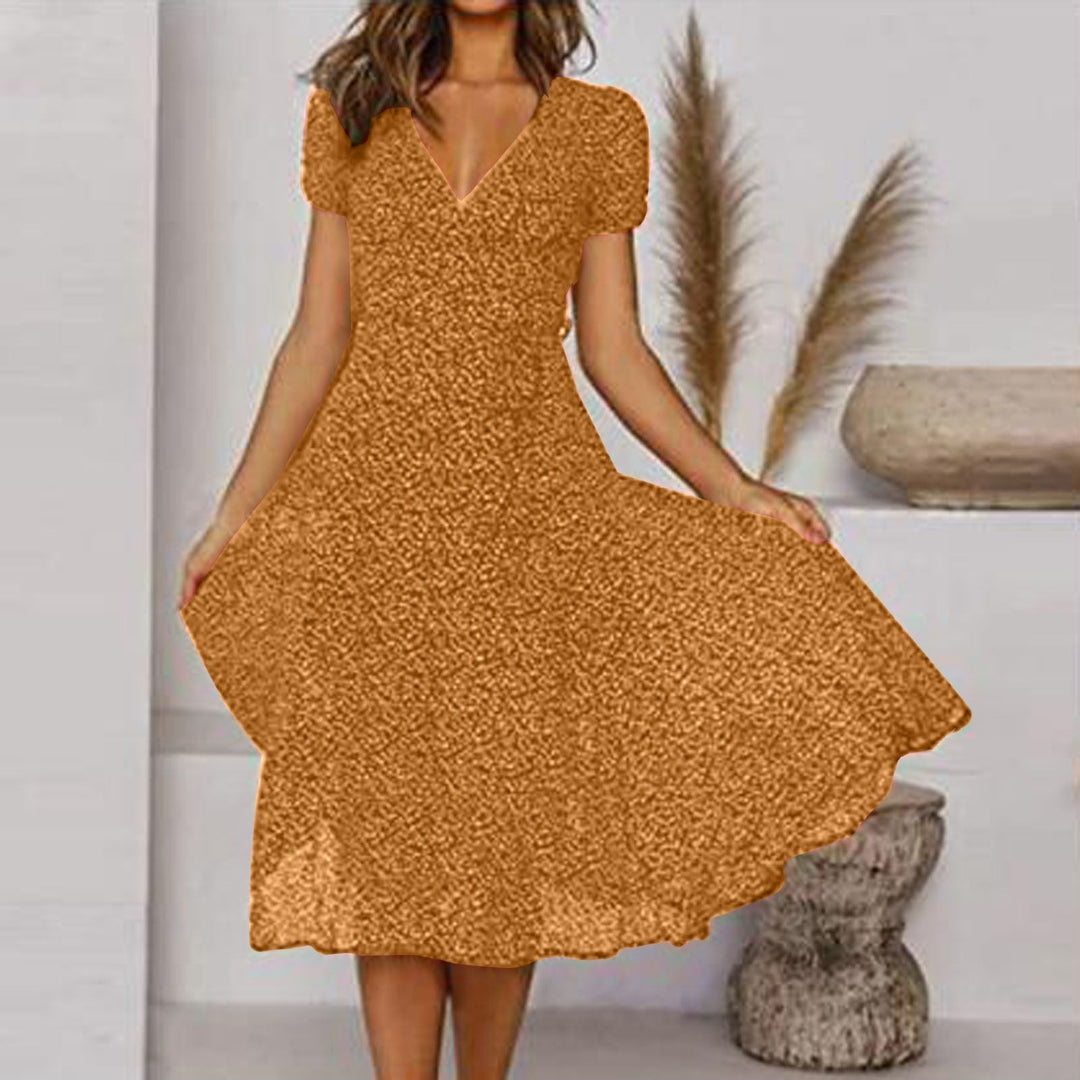 Elegant dames linnen A-lijn jurk met V-hals, ideaal voor de zomer; licht en luchtig van natuurlijke stof.