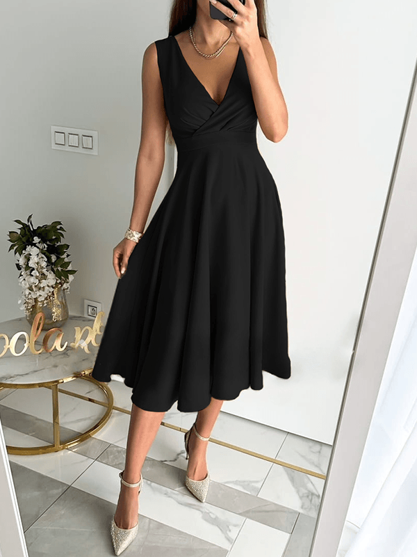 Midi-jurk voor dames met V-hals in abrikoos, mouwloos en elegant voor feestelijke gelegenheden.