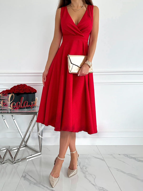Midi-jurk voor dames met V-hals in abrikoos, mouwloos en elegant voor feestelijke gelegenheden.