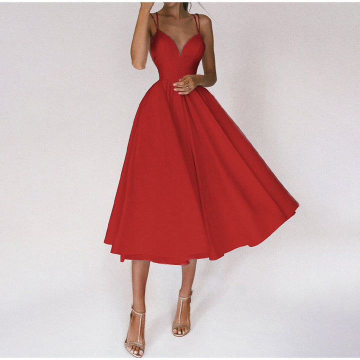 Elegante dames feestjurk met V-hals en midi-lengte, in klassiek design voor bruiloften en formele gelegenheden.