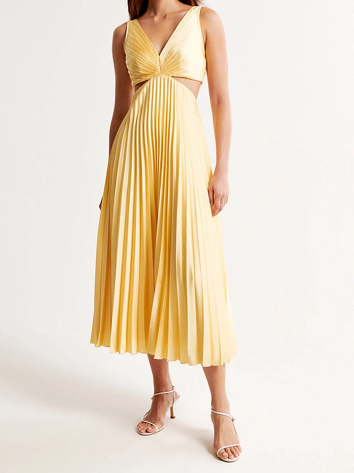 Elegant geplooide damesjurk met vloeiende plooien, tijdloos en figuurvriendelijk, ideaal voor speciale gelegenheden.