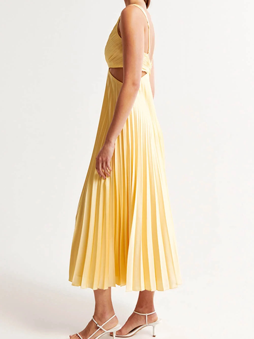 Elegant geplooide damesjurk met vloeiende plooien, tijdloos en figuurvriendelijk, ideaal voor speciale gelegenheden.