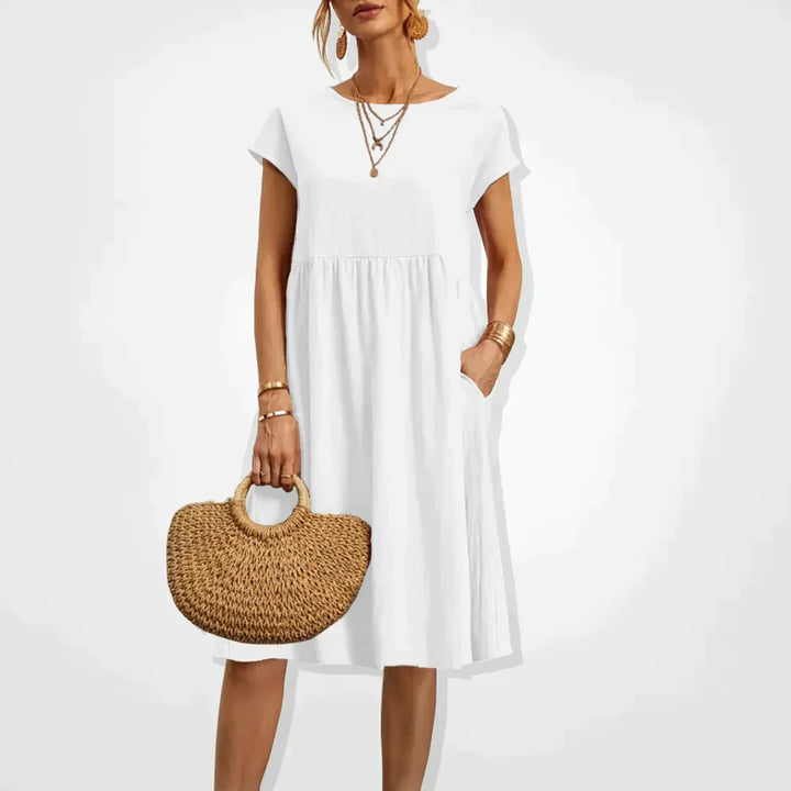 Elegant zomerjurkje voor dames met empire-silhouet, korte mouwen en een luchtige rok, ideaal voor warme dagen en veelzijdig in stijl.