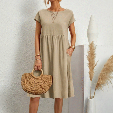 Elegant zomerjurkje voor dames met empire-silhouet, korte mouwen en een luchtige rok, ideaal voor warme dagen en veelzijdig in stijl.